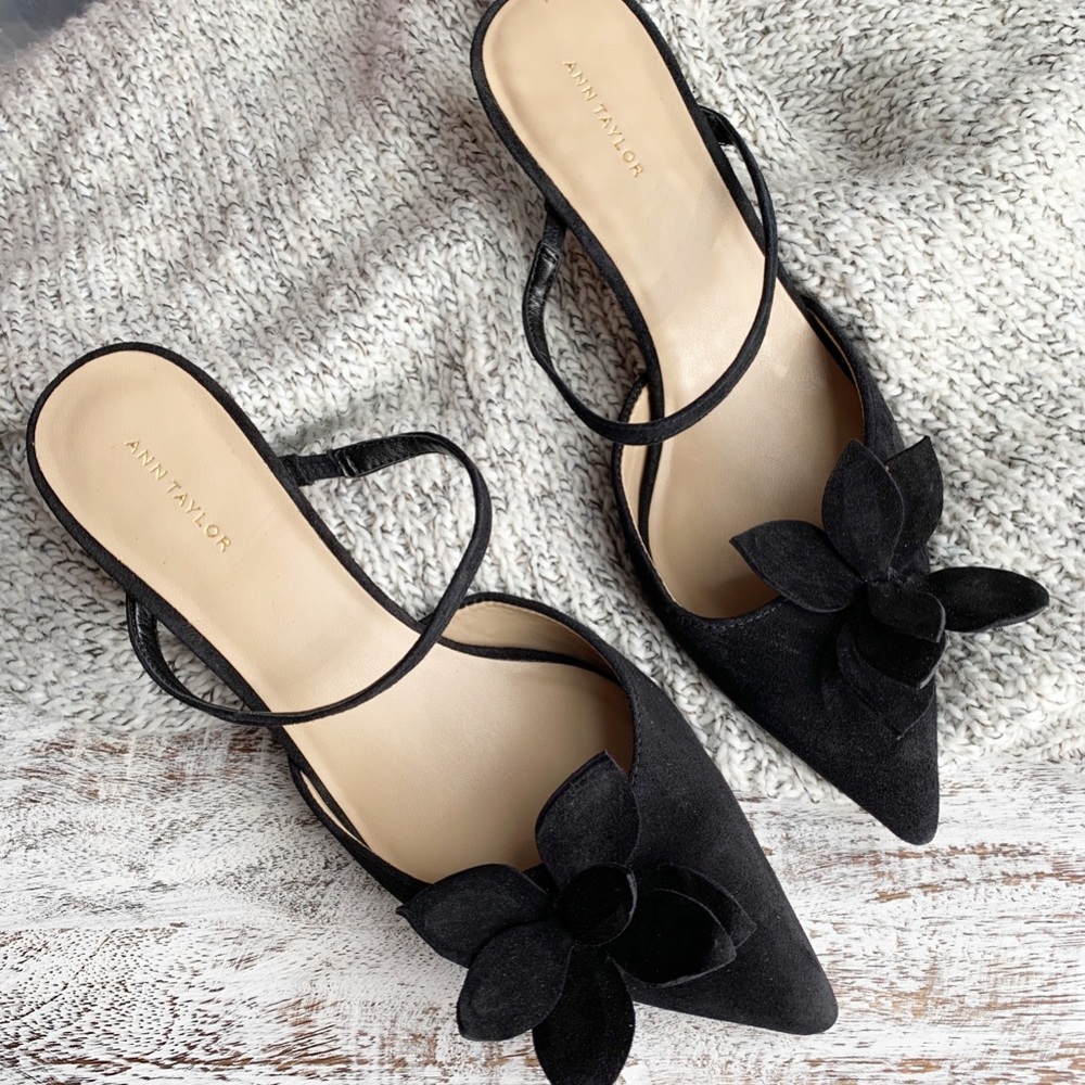 Ann Taylor floral pointed heels sz 8